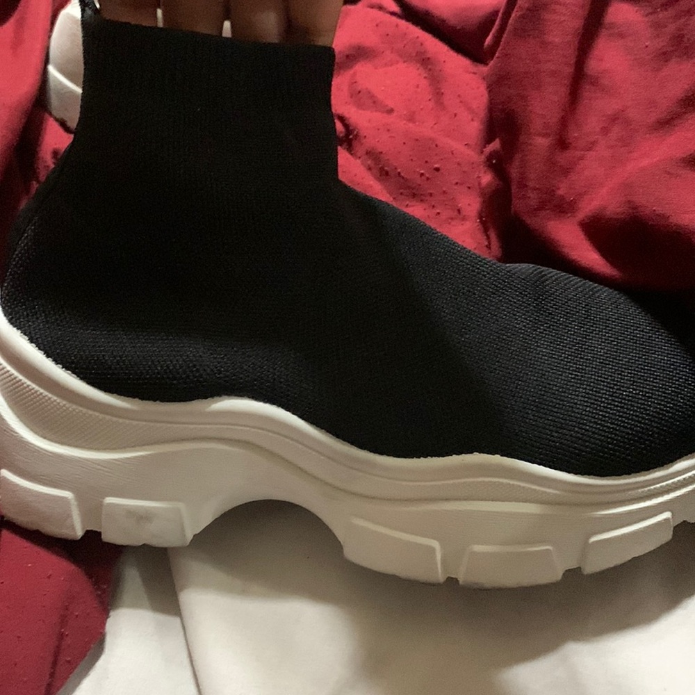 Selling these shoes for military 4s